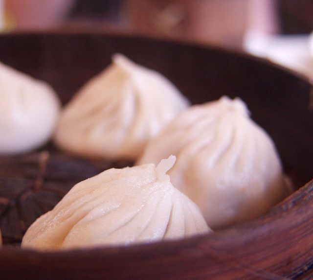 671px-Xiao_long_bao_closeup_in_Shanghai
